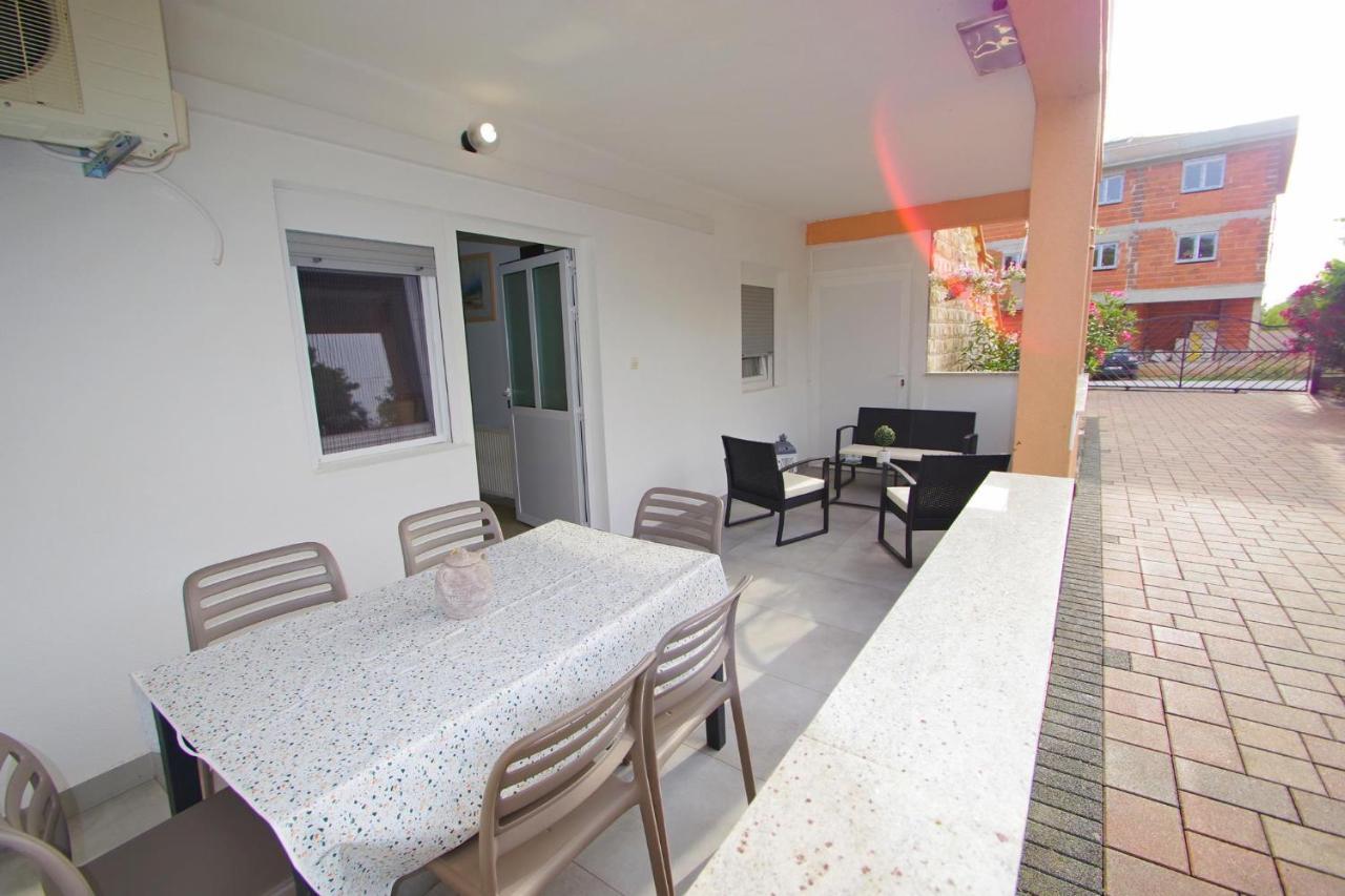 Apartment Pineta In Village Valbandon Exterior foto