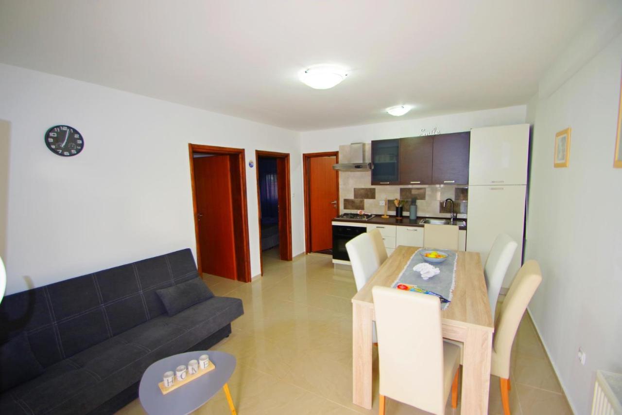 Apartment Pineta In Village Valbandon Exterior foto